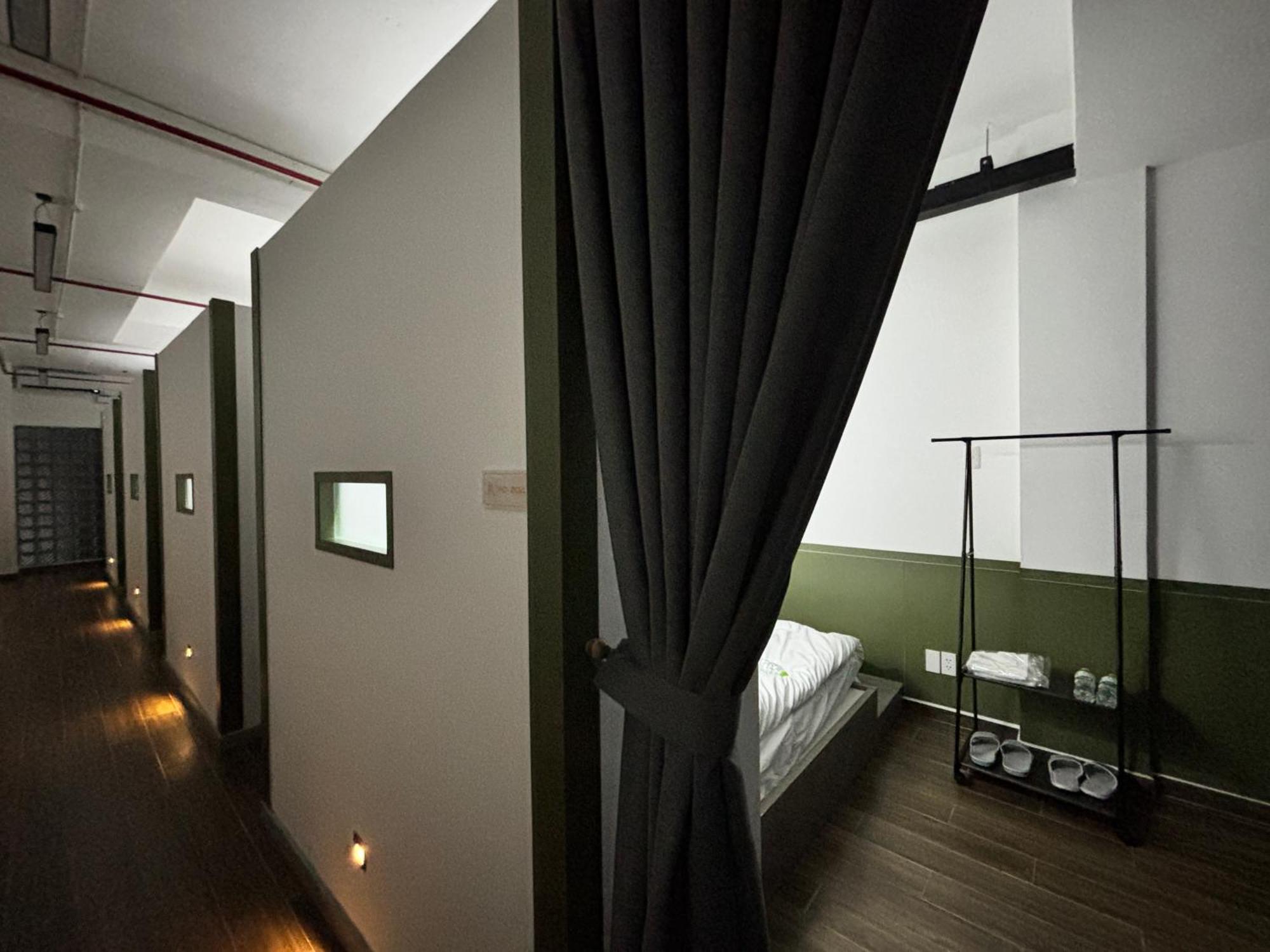 Cozy Cubes Hotel Хошимин Екстериор снимка