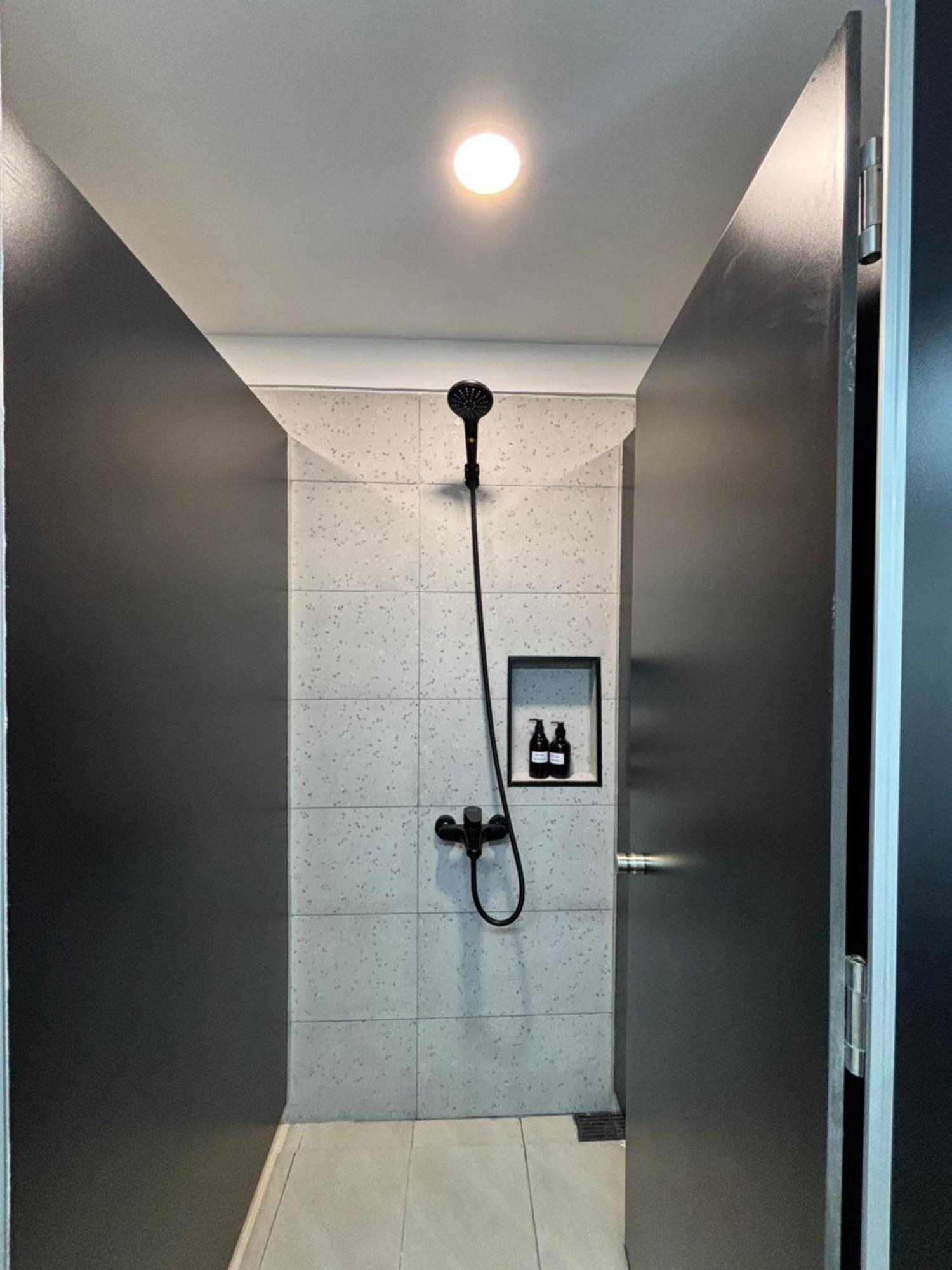 Cozy Cubes Hotel Хошимин Екстериор снимка