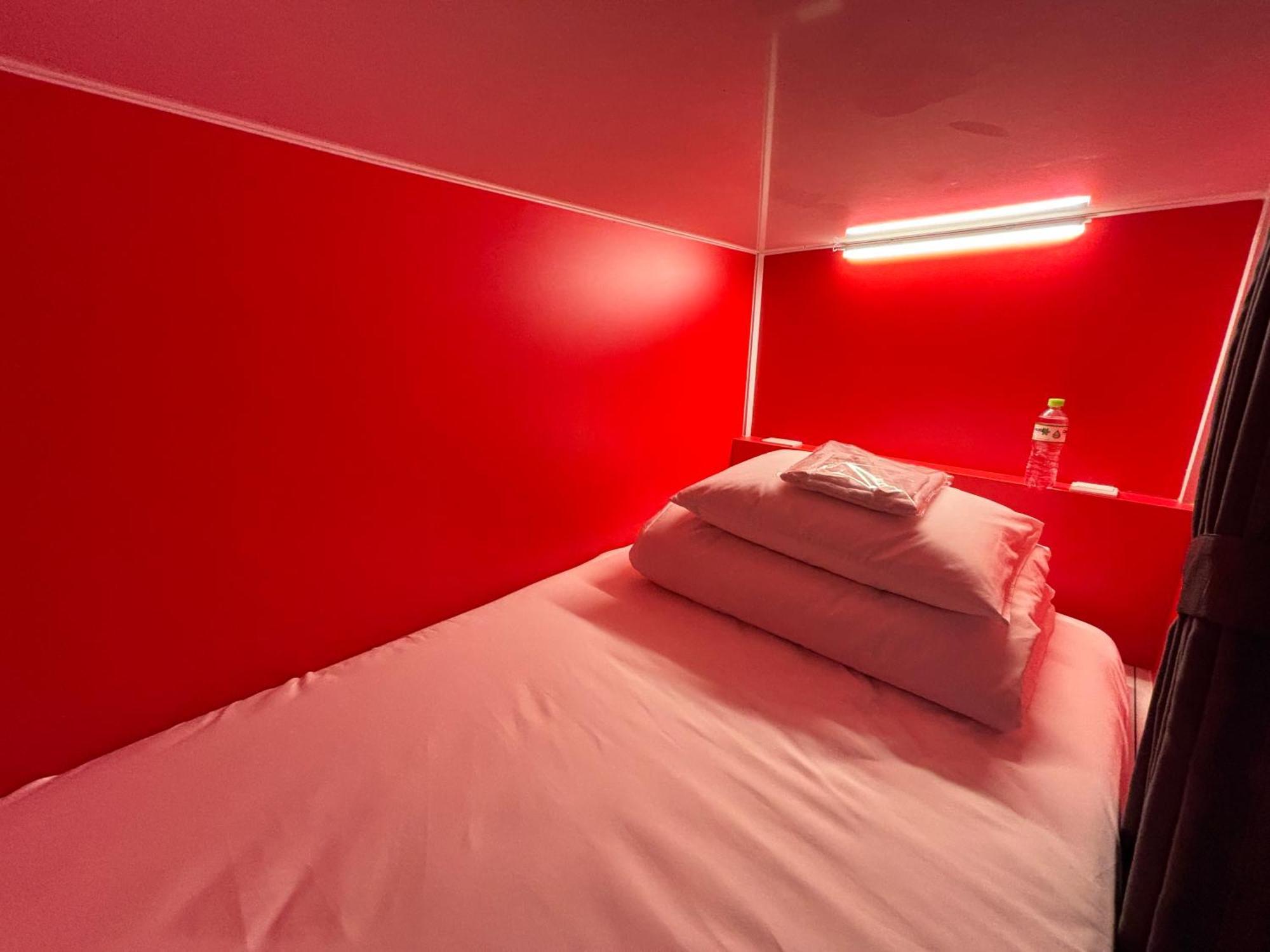 Cozy Cubes Hotel Хошимин Екстериор снимка