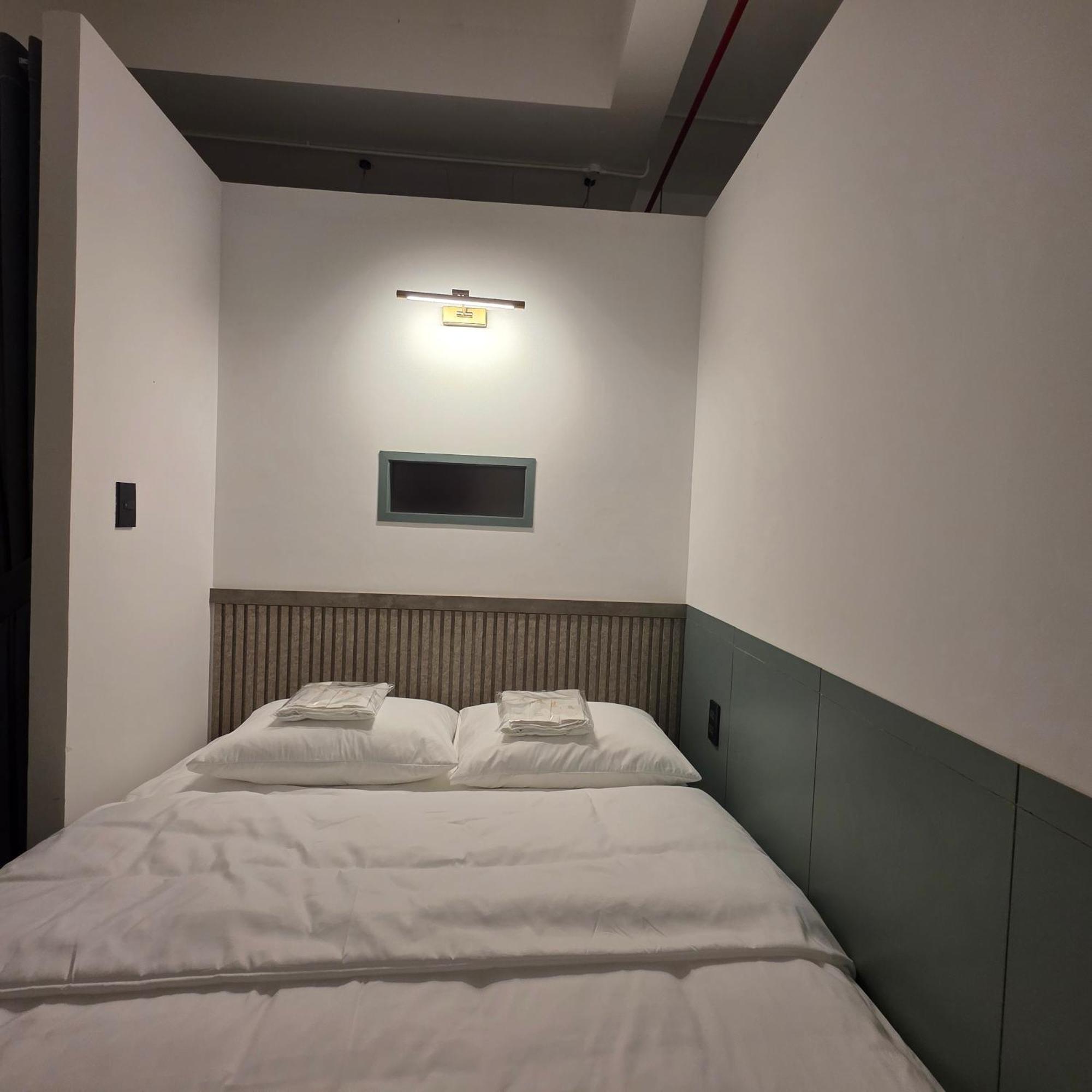 Cozy Cubes Hotel Хошимин Екстериор снимка